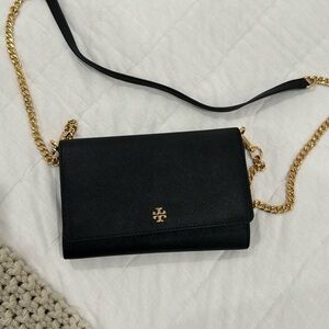 Tory Burch Emerson Chain Wallet in Black